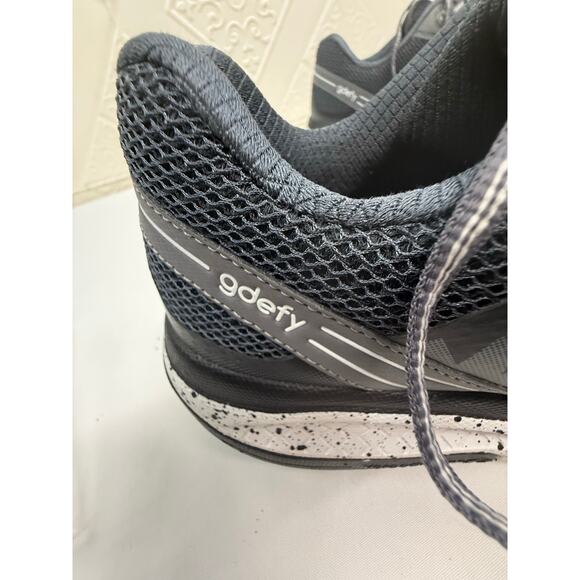 Athletic_Shoes